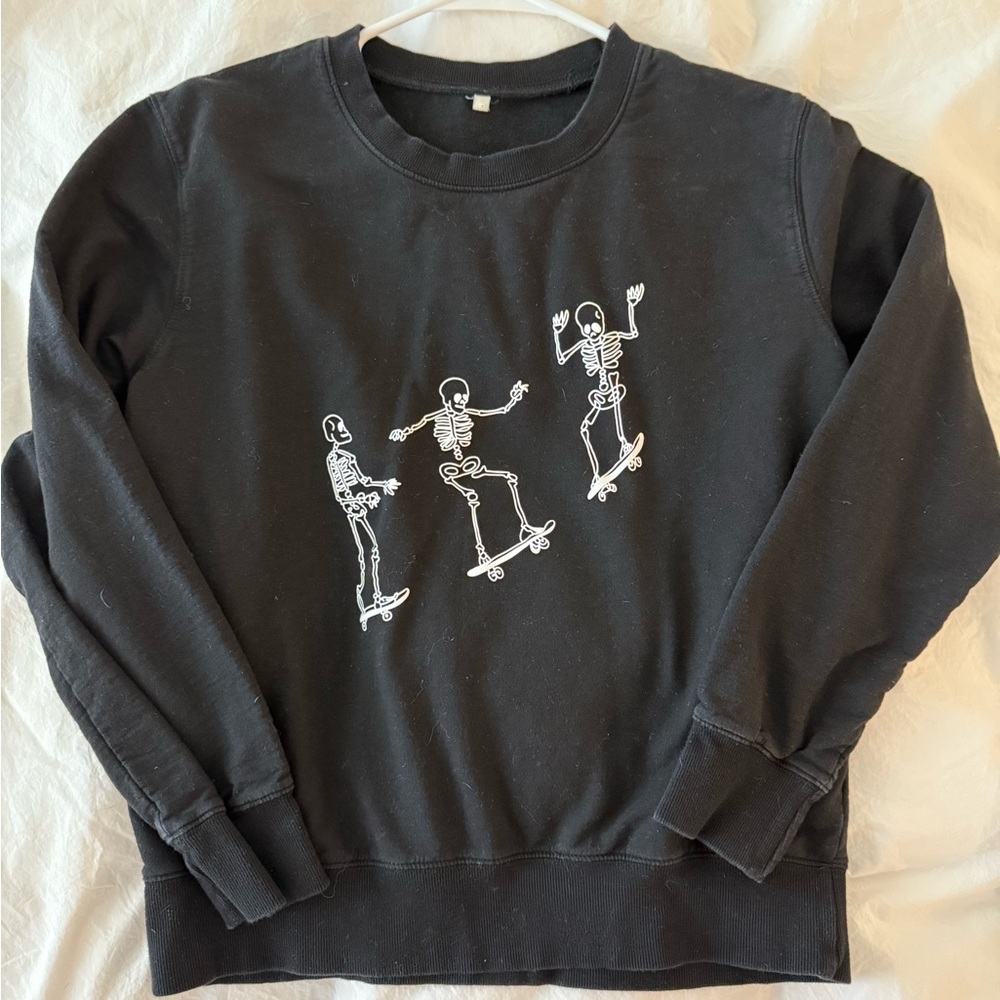 Black Skeleton Skateboard Graphic Sweater